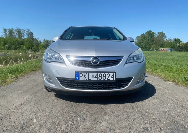 Opel Astra cena 22900 przebieg: 175000, rok produkcji 2010 z Strzelno małe 154